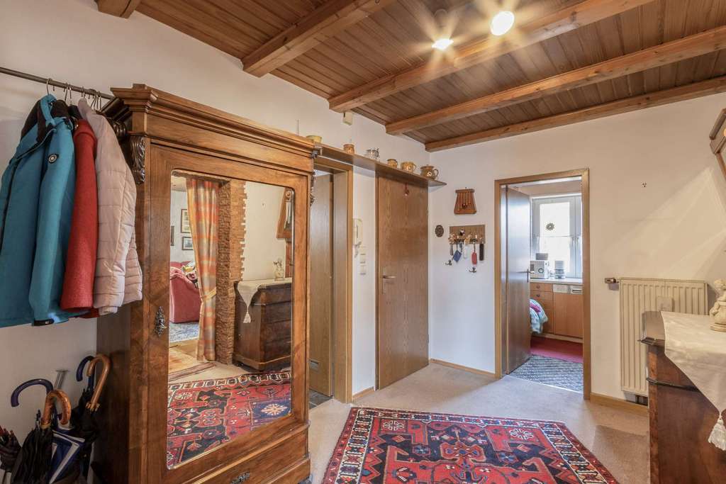 Immobilie in Weinsberg - Familienfreundliche 4-Zimmer-Etagenwohnung mit Entwicklungspotenzial - Bild 2