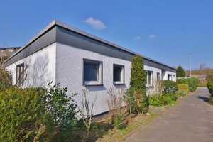 Attraktiver Bungalow mit Einliegerwohnung und zusätzlicher Nutzfläche in bevorzugter Lage von Hilden – Mettmann (Kreis) – Vorschaubild 1