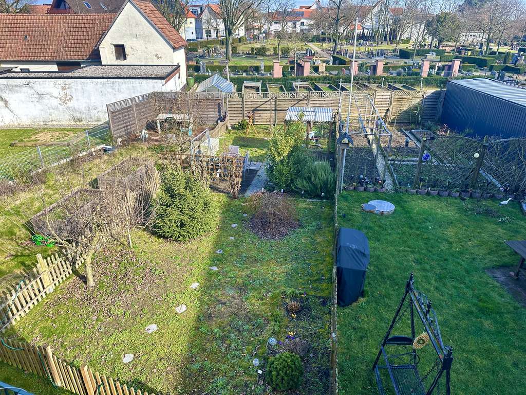 Immobilie in Jockgrim - Topp gepflegtes 3-Familienhaus mit Garagen und Stellplätzen zur Kapitalanlage - voll vermietet - Bild 4