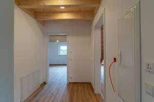 Erstbezug + 3 Zimmer, Dachstudio, Loggia und Holzfassade + PV-Anlage und Wärmepumpe – Spitzwegstraße 5, 85053 Südost, Ingolstadt – Vorschaubild 7