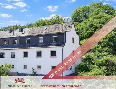 Gartenidylle inklusive: Zweifamilienhaus mit Grillhütte – sofort bezugsbereit