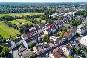 Moderne Wohnimmobilie mit geschütztem Innenhof, Grünfläche und flexibler Nutzfläche – Die vollständige Adresse der Immobilie erhältst du vom Anbieter., 51069 Dellbrück, Köln – Vorschaubild 3