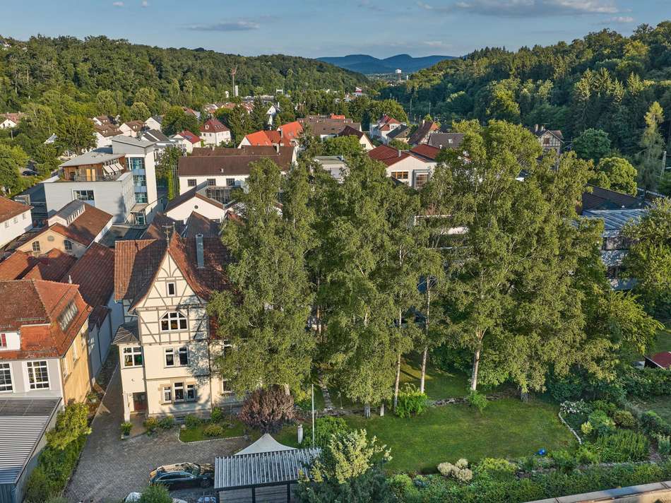 Villa mit parkähnlichem Garten