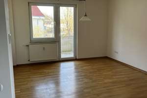 Teilmöblierte 2-Zimmer-Wohnung mit Einbauküche, Balkon und Garage in Duisburg-Huckingen