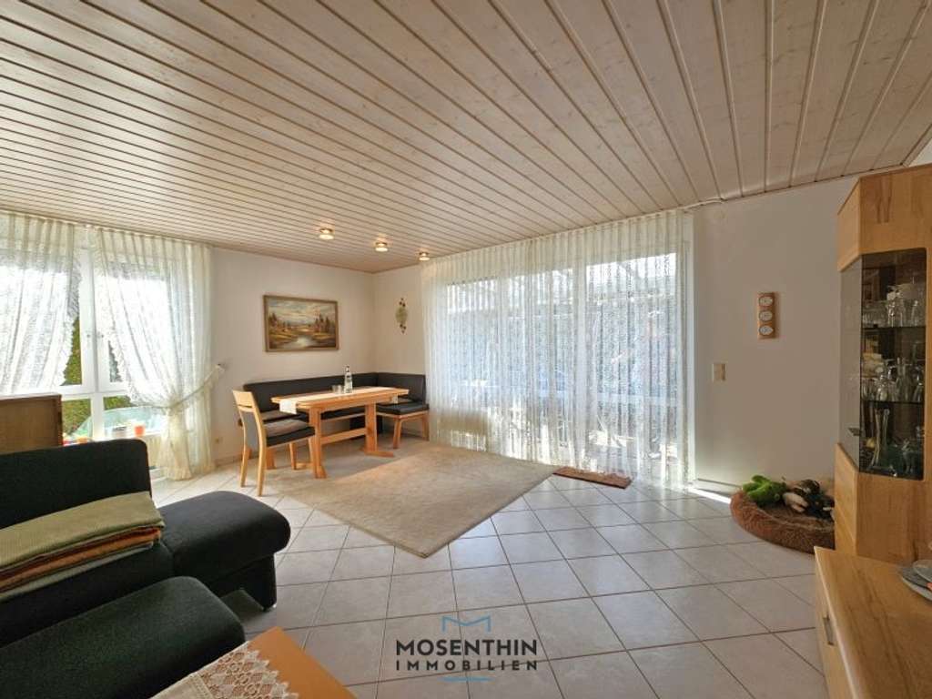 Immobilie in Deizisau - Ein besonders schönes Reiheneckhaus zum Wohlfühlen! Sonnig, kleiner Garten, Terrasse, EBK, Garage! - Bild 2