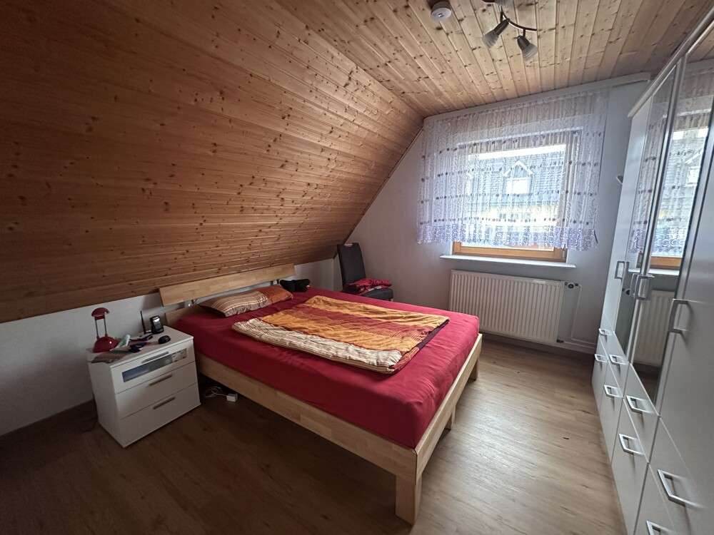 Immobilie in Miltenberg - Hell, großzügig, familienfreundlich: Einfamilienhaus mit großem Garten und zwei Garagen - Bild 1