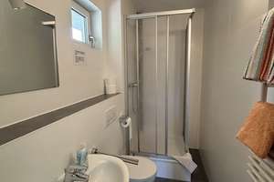 Wohnen. Vermieten. Entwickeln --
Charmantes Wohnhaus in Heidelberg zu verkaufen – Die vollständige Adresse der Immobilie erhältst du vom Anbieter., 69118 Ziegelhausen, Heidelberg – Vorschaubild 24