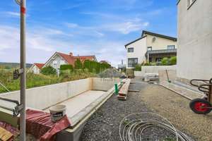 EXKLUSIVER WOHNTRAUM MIT POOL – Die vollständige Adresse der Immobilie erhältst du vom Anbieter., 97277 Neubrunn – Vorschaubild 4
