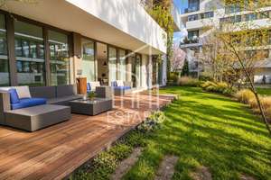 3-Zimmer-Designwohnung mit TG-Stellplatz, Südterrasse & 90 m² Garten in prämiertem Neubauensemble