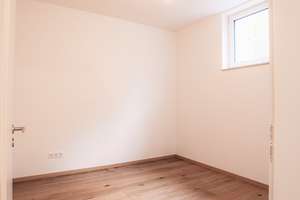 Feldrandlage! Moderne Neubau-Villa in Würzburg – Erstbezug nahe Uniklinik – Steinlein 42, 97078 Versbach, Würzburg – Vorschaubild 10