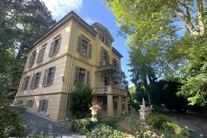 Elegante Altbauwohnung mit Balkon in begehrter Lage von Wiesbaden