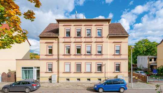 Bild von Überwiegend vermietetes Mehrfamilienhaus mit Nebengebäude