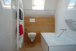 Hier wurde für Sie renoviert! Kernsanierte 2-Zimmer-Wohnung mit Wannenbad – Kippdorfstraße 32, 42857 Remscheid – Vorschaubild 2