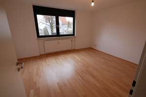 Hochwertig renovierte 3 Zi. Wohnung mit Küche, Luxusbad + sep. WC, nahe der U-Bahn, ruhig, Südaus.! – Treitschkestr. 9, 80992 Alt-Moosach, München – Vorschaubild 5