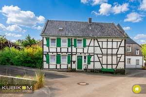 Handwerker gesucht. Zweifamilienhaus mit Potenzial in idyllischer Hofschaft