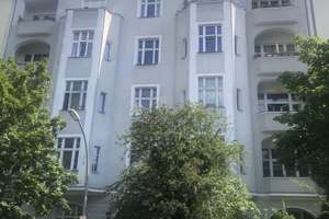 Freie City-Wohnung nahe Hohenzollernplatz im Stuckaltbau mit Aufzug und Balkon