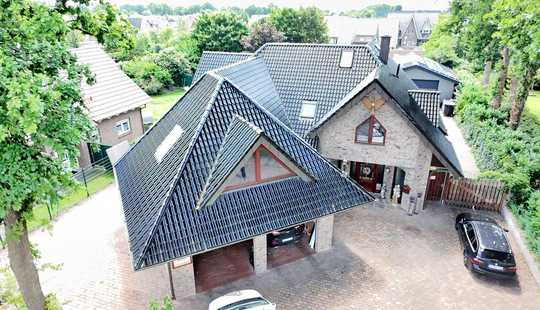 Bild von Exklusives Haus mit Doppelgarage + Halle + Photovoltaik + Pool                  VB + Provisionsfrei!