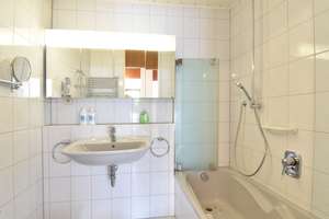 Sehr schöne, helle und freie 4-Zi-Whg mit Balkon und TG-Stellplatz, ohne Käuferprovision! – Die vollständige Adresse der Immobilie erhältst du vom Anbieter., 90471 Langwasser Nordost, Nürnberg – Vorschaubild 13