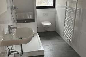 Worringen, sanierte 3 Zimmer DG Wohnung mit Balkon – Hackenbroicher Str. 109, 50769 Worringen, Köln – Vorschaubild 4