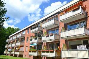 Traumhaft ruhig gelegene 3-Zi-Mietwohnung mit Balkon, Einbauküche und Keller