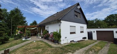 In ruhiger Sackgassenlage * 1-2 Familienhaus * Küche mit EBK * 2 Bäder * Vollkeller * Garage