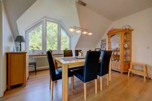 Innenstadt-Wohnen mit Charakter: Besondere Gaubenarchitektur mit Kamin, Westbalkon und Garage – Die vollständige Adresse der Immobilie erhältst du vom Anbieter., 23758 Oldenburg in Holstein – Vorschaubild 14