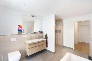Modernes Familienhaus mit Dachterrasse, Sauna und Südwestgarten in Wiesbaden-Nordenstadt – Die vollständige Adresse der Immobilie erhältst du vom Anbieter., 65205 Nordenstadt, Wiesbaden – Vorschaubild 8