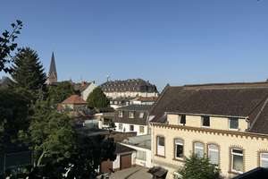 Über den Dächern von Biebrich in Rheinnähe (400m) - frisch renoviert mit Balkon