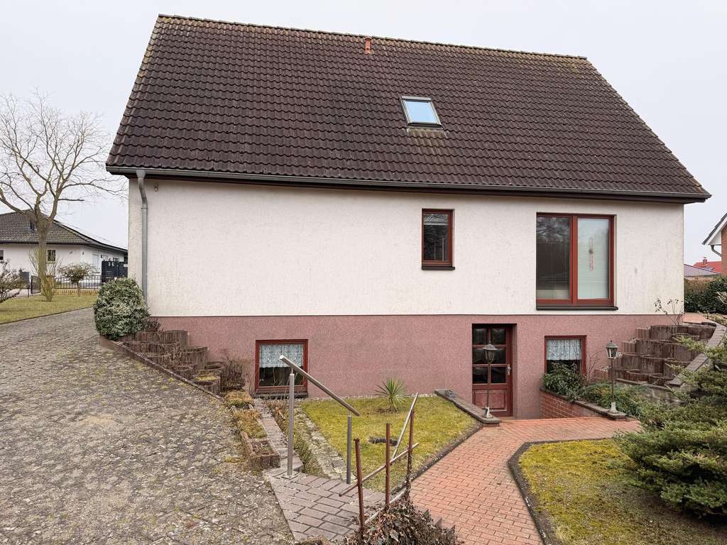 Immobilie in Neustrelitz - Einfamilienhaus mit Einliegerwohnung, Vollkeller & Doppelgarage (Erdbeeracker) - Bild 4