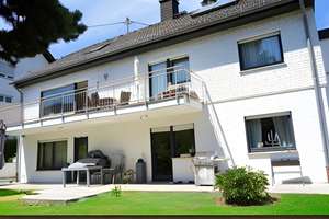 Vielseitiges Einfamilienhaus in Idstein mit ELW und großem Garten! – Die vollständige Adresse der Immobilie erhältst du vom Anbieter., 65510 Idstein – Vorschaubild 1