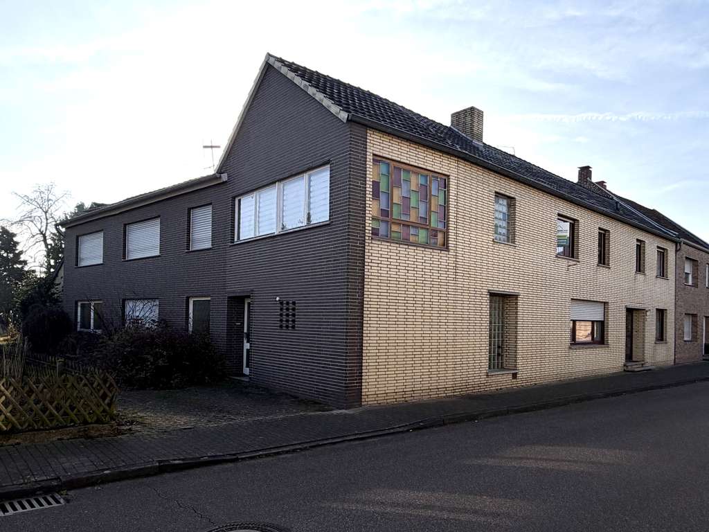 Immobilie in Heinsberg - Heinsberg-Oberbruch: Großes Wohnhaus mit Scheune und viel Potenzial! - Bild 1