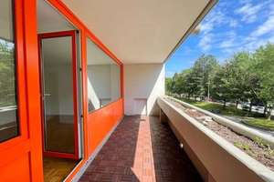 2-Zi-Wohnung mit großem Balkon - EBK - Parkett - Schwimmbad – 80687 Friedenheim, München – Vorschaubild 2