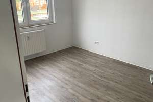 Attraktive 3 Zimmer Wohnung im 7. OG! [VAC-18671]. – Warburghof 18, 30627 Groß-Buchholz, Hannover – Vorschaubild 3