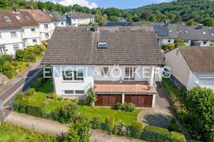 Attraktives Zweifamilienhaus in Friedrichsdorf Köppern in ruhiger Lage im Grünen – Die vollständige Adresse der Immobilie erhältst du vom Anbieter., 61381 Friedrichsdorf – Vorschaubild 2