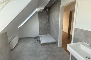 Erstbezug Dachgeschosswohnung mit Balkon in Köln-Rodenkirchen mit neuer Einbauküche – Maternusstraße 39, 50996 Rodenkirchen (Ortsteil), Köln – Vorschaubild 6