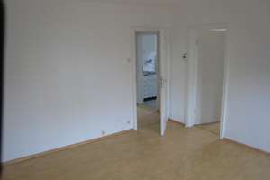 ruhige 2-Zimmer DG-Wohnung Weilimdorf an Einzelperson (Nichtraucher) – Edenkobenerstraße 19, 70499 Weilimdorf (Ortsteil), Stuttgart – Vorschaubild 1