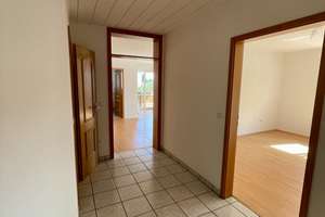 Modernisierte Wohnung mit drei Zimmern sowie Balkon und Einbauküche in Oberhausen-Rheinhausen – Die vollständige Adresse der Immobilie erhältst du vom Anbieter., 68794 Oberhausen-Rheinhausen – Vorschaubild 2