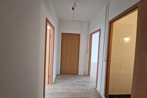 **FRISCH RENOVIERT**2-Zimmer-Wohnung // Balkon // Bad mit Wanne // DG // ab 01.10.2026 – Jupiterstraße 30, 4205 Grünau-Nord, Leipzig – Vorschaubild 3