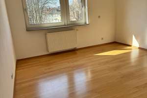 Großzügig geschnittene und modernisierte 2,5 Zimmer-Wohnung mit offener Küche und Eckbadewanne!  – Kölner Str.  31, 45145 Frohnhausen, Essen – Vorschaubild 6