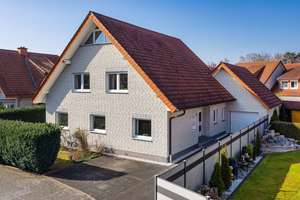 Lange gesucht, jetzt gefunden!
Einfamilienhaus mit 6 Zimmern und Garage – Die vollständige Adresse der Immobilie erhältst du vom Anbieter., 33689 Sennestadt, Bielefeld – Vorschaubild 2