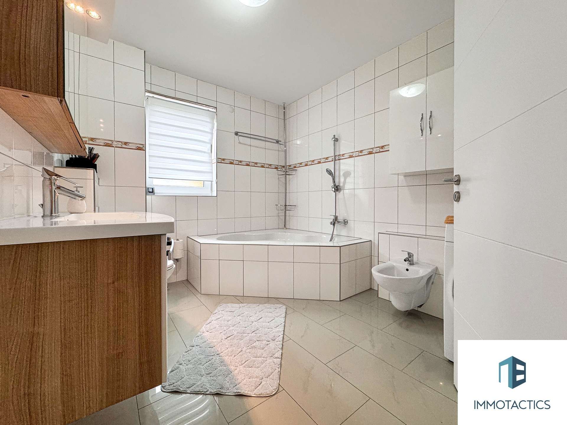 Immobilie in Gau-Algesheim - EXKLUSIVES & MODERNES Zweifamilienhaus für die Großfamilie und Kapitalanleger - Bild 3