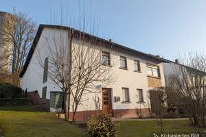 Solider Klassiker mit Garage, Garten & Loggia sucht neuen Eigentümer! – Die vollständige Adresse der Immobilie erhältst du vom Anbieter., 67816 Dreisen – Vorschaubild 1