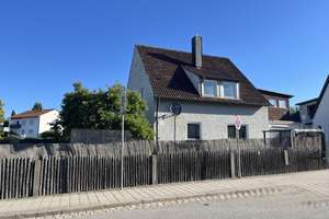 "Charmantes Einfamilienhaus auf Eckgrundstück in bester Wohnlage von Regensburg!" – Die vollständige Adresse der Immobilie erhältst du vom Anbieter., 93057 Konradsiedlung-Wutzlhofen, Regensburg – Vorschaubild 3