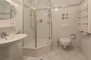 STILVOLLE 3-ZIMMER-WOHNUNG IN EXPONIERTER DRESDNER PREMIUMLAGE – Die vollständige Adresse der Immobilie erhältst du vom Anbieter., 1324 Bühlau/Weißer Hirsch, Dresden – Vorschaubild 15