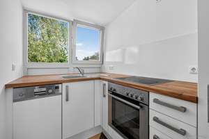 GEORGI: helle Dachgeschosswohnung mit Südwestbalkon in einem 4-Parteien-Haus – Die vollständige Adresse der Immobilie erhältst du vom Anbieter., 81249 Aubing-Süd, München – Vorschaubild 2