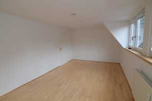 Helle  DG-Wohnung mit Tageslichtbad, Dusche und Wanne in E-Altendorf – Besselstraße 2a, 45143 Essen – Vorschaubild 2