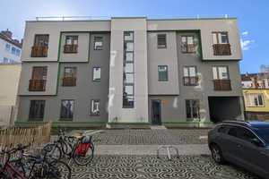 Moderne 3 Zi.-Wohnung im Dachgeschoss mit offener Wohnküche (KfW-Effizienzhaus 40 Plus) – Grabbestraße 3A, 30165 Hannover – Vorschaubild 1