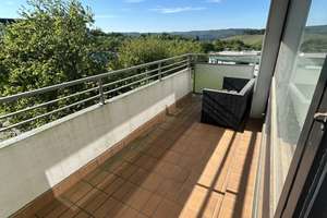 Ruhige Wohnlage, sanierte Wohnung mit Garage