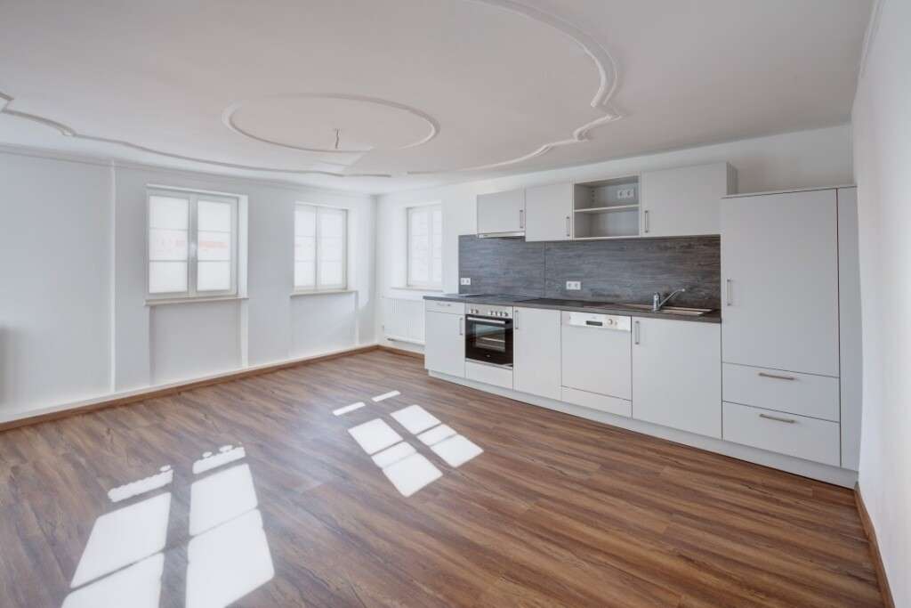 Immobilie in Dinkelsbühl - Denkmalgeschützes modernisiertes Mehrfamilienhaus mit Gewerbeeinheit *komplett vermietet* - Bild 2