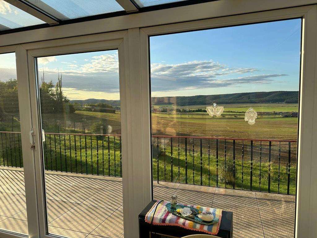 Immobilie in Unterwellenborn - Bungalow - Ein/Zweifamilienhaus mit Wintergarten und tollem Ausblick - Bild 3